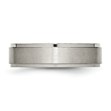 Load image into Gallery viewer, Titanium Ridge Edge 6 mm Brushed & Polished Ring